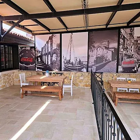 Castro Mesembria فندق 5*